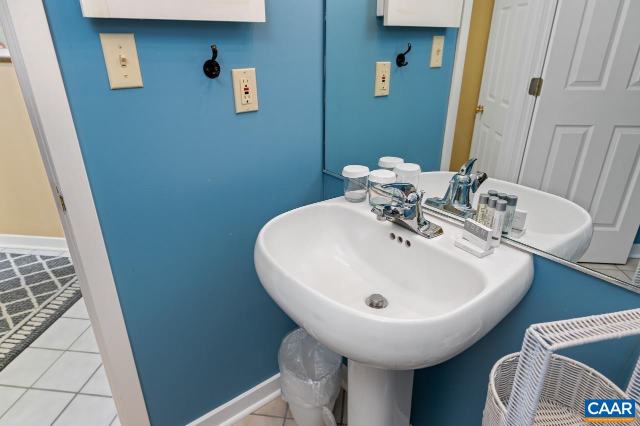 2002 Stone Rdg Wds Roseland, VA 22967 - Photo 23 of 29 a bathroom with a sink and mirror