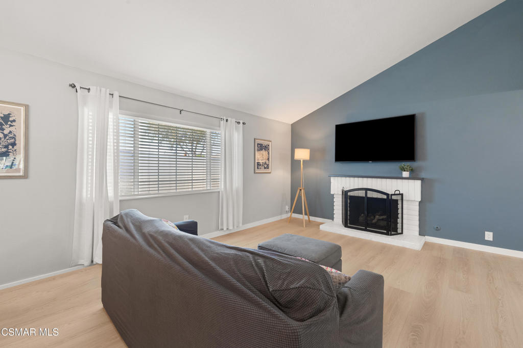 5951 Serena Street Simi Valley, CA 93063 - Photo 6 of 28