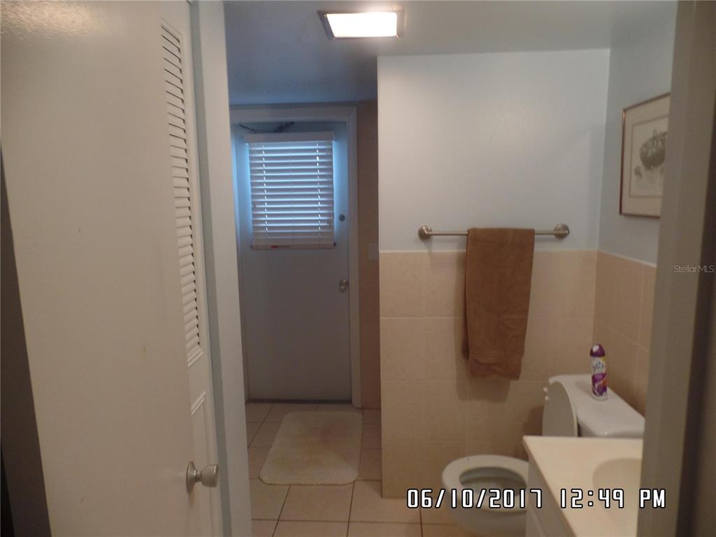 815 Ocean Shore Boulevard, Unit 11 Ormond Beach, FL 32176 - Photo 10 of 15 a bathroom with a shower