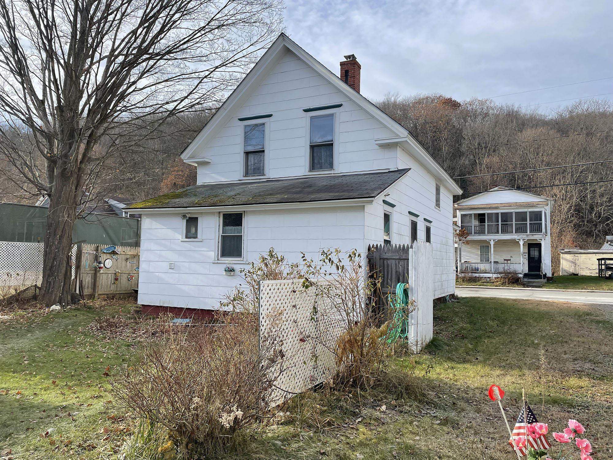 23 Laurel Avenue Rockingham, VT 05101 - Photo 2 of 14