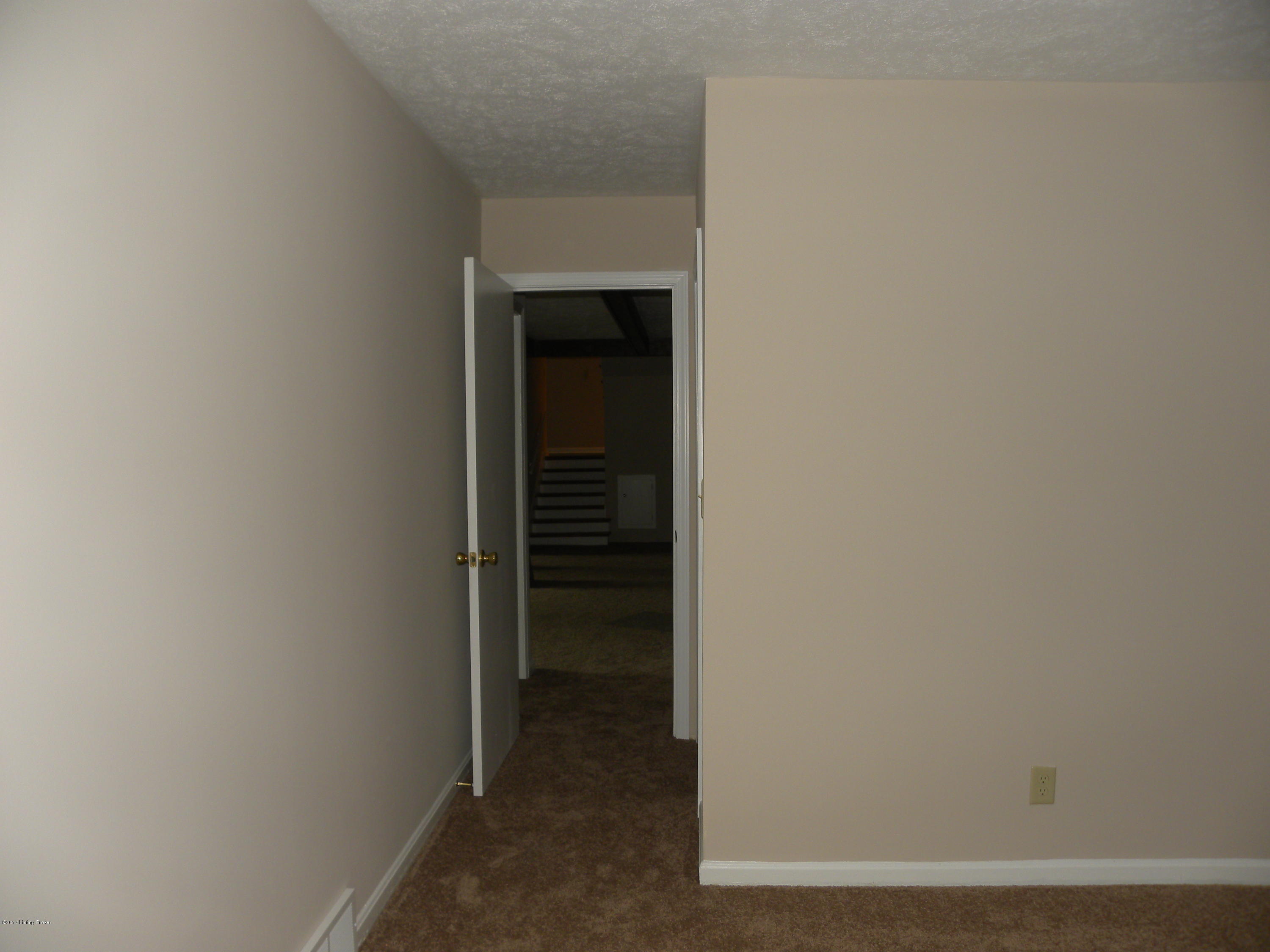7414 Manslick Road Louisville, KY 40214 - Photo 31 of 46 DSCN3779