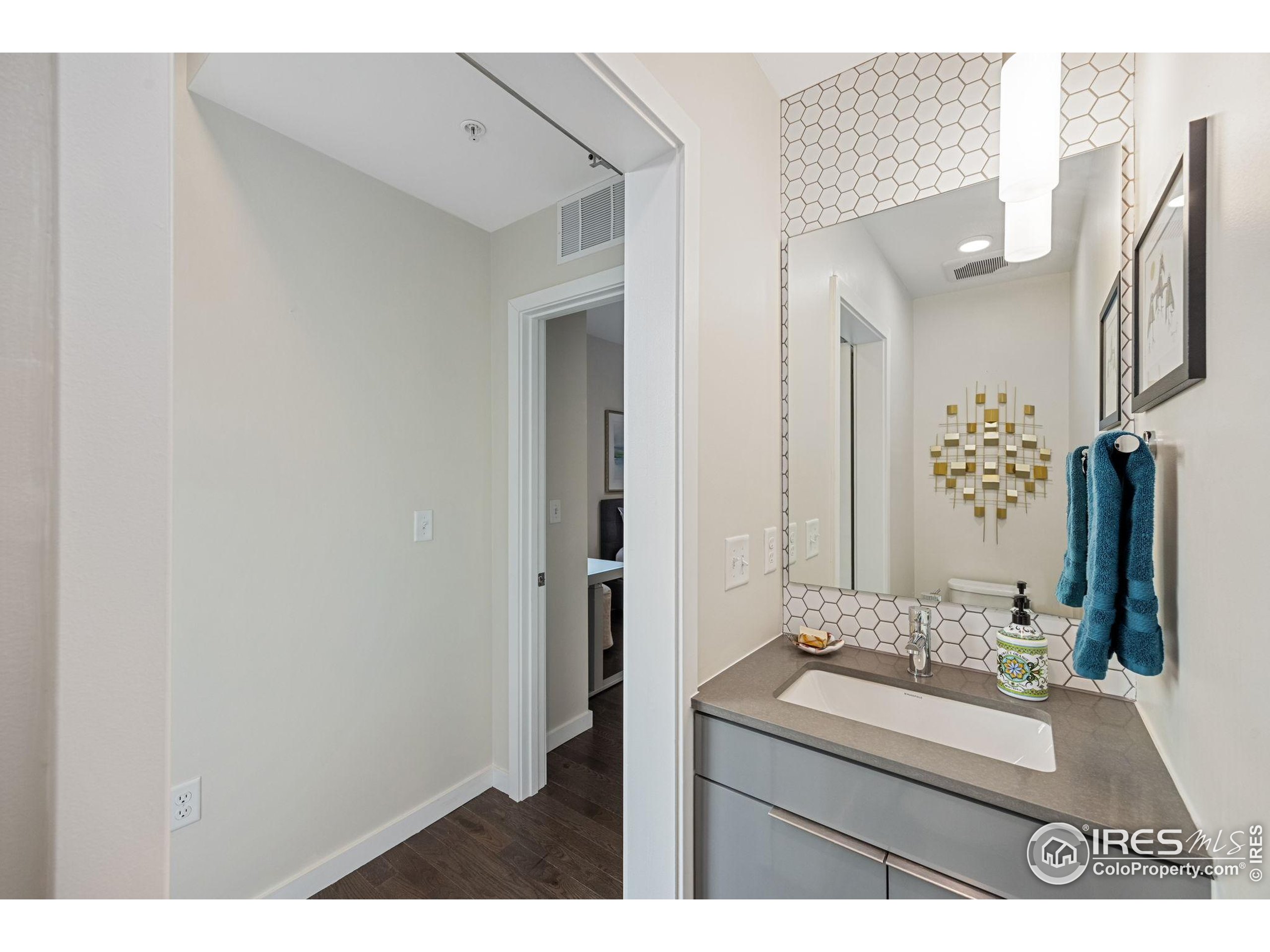 401 Linden Street, Unit 307 Fort Collins, CO 80524 - Photo 20 of 47 a bathroom with a sink vanity granite and a mirror