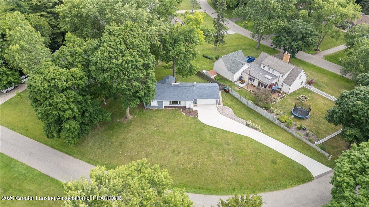 2176 Iroquois Road Okemos, MI 48864 - Photo 36 of 43 35-Media Jett - 03