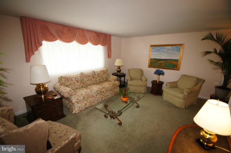 9504 Dundawan Road Nottingham, MD 21236 - Photo 24 of 30 a living room with furniture and a lamp