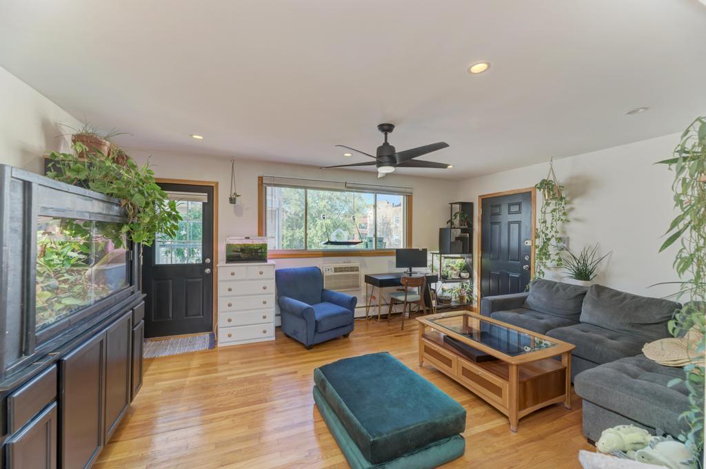 7453 North Sheridan Road, Unit 3B Chicago, IL 60626 - Photo 5 of 17 Gallery Image 5
