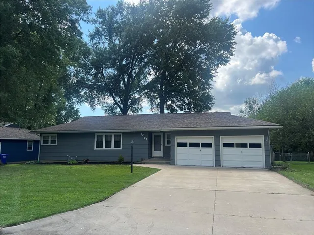$235,000 | 1208 South Murray Avenue, Sedalia, MO 65301