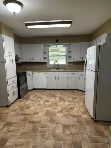 $235,000 | 1208 South Murray Avenue, Sedalia, MO 65301