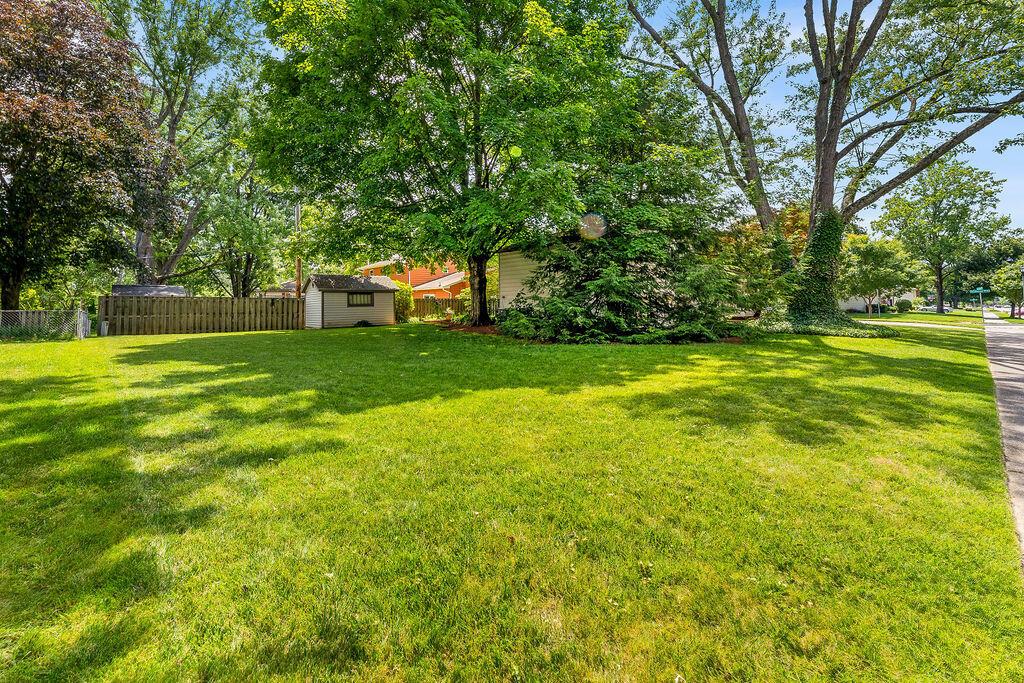 295 Allview Road Westerville, OH 43081 - Photo 35 of 47 Side Yard East