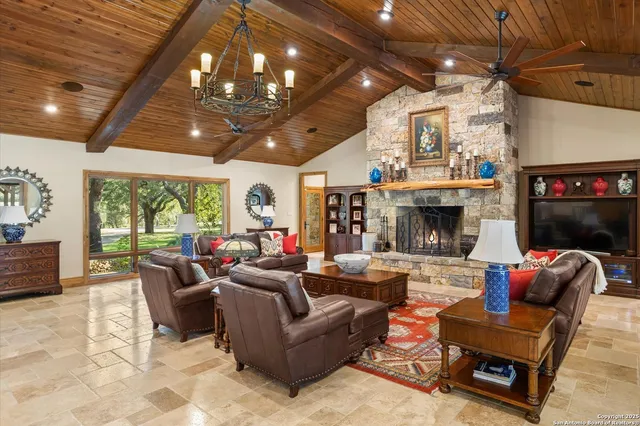 $9,250,000 | 211 Bear Creek Road, Ingram, TX 78025