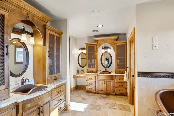 $9,250,000 | 211 Bear Creek Road, Ingram, TX 78025