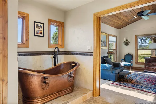 $9,250,000 | 211 Bear Creek Road, Ingram, TX 78025