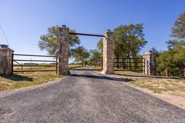 $9,250,000 | 211 Bear Creek Road, Ingram, TX 78025