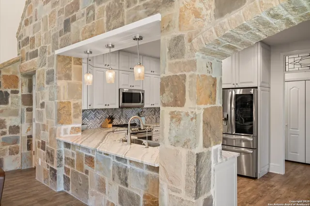 $9,250,000 | 211 Bear Creek Road, Ingram, TX 78025