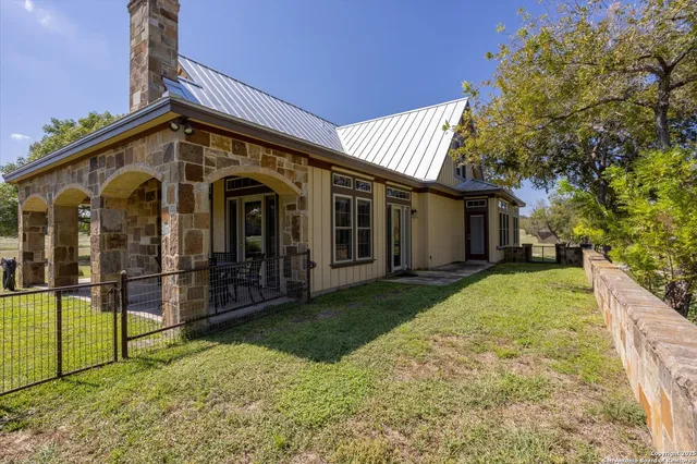 $9,250,000 | 211 Bear Creek Road, Ingram, TX 78025