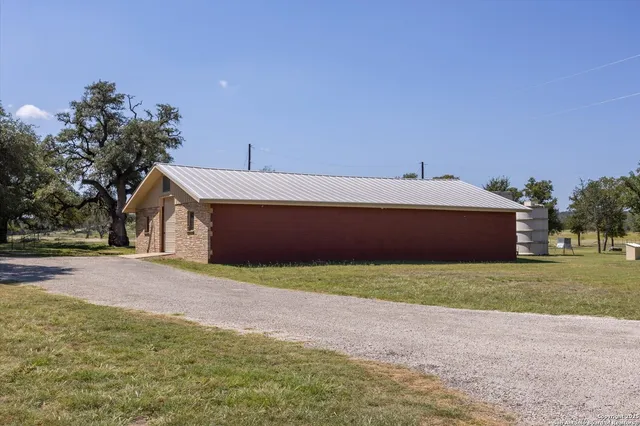 $9,250,000 | 211 Bear Creek Road, Ingram, TX 78025