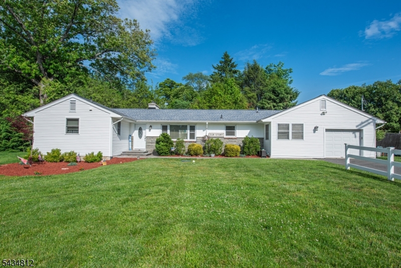 11 Hunters Lane Sparta, NJ 07871 - Photo 1 of 23