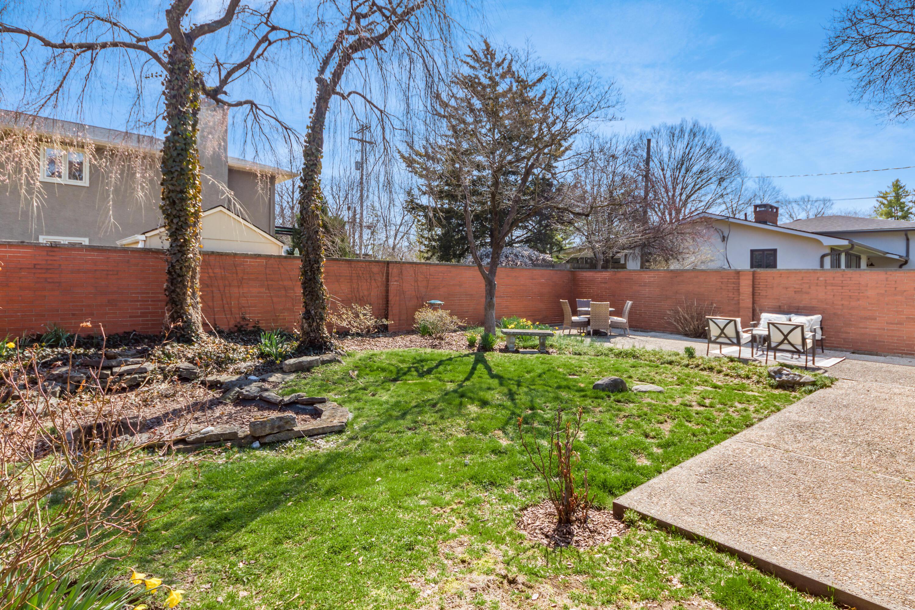 4150 Winfield Road Columbus, OH 43220 - Photo 32 of 34 Brick-walled