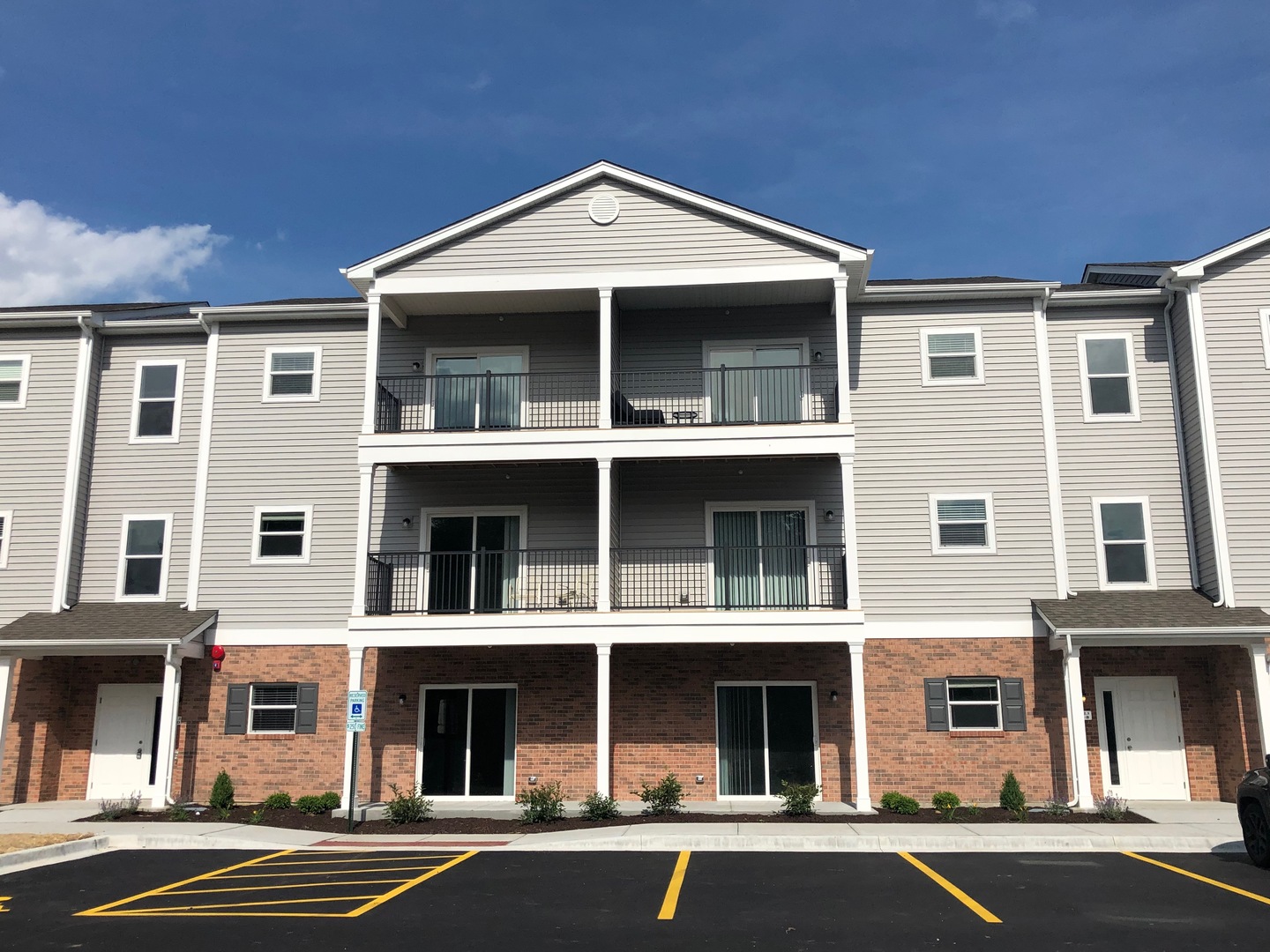 811 East Main Street, Unit 2E East Dundee, IL 60118 - Photo 1 of 1 front view of a building