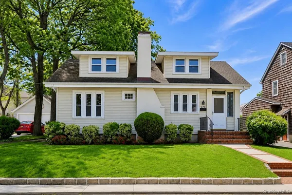 $799,999 | 176 Wright Avenue, Malverne, NY 11565