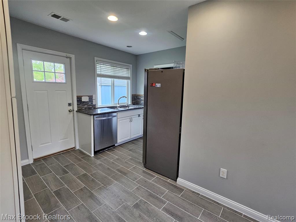 3221 Union Lake Road Commerce Township, MI 48382 - Photo 3 of 20