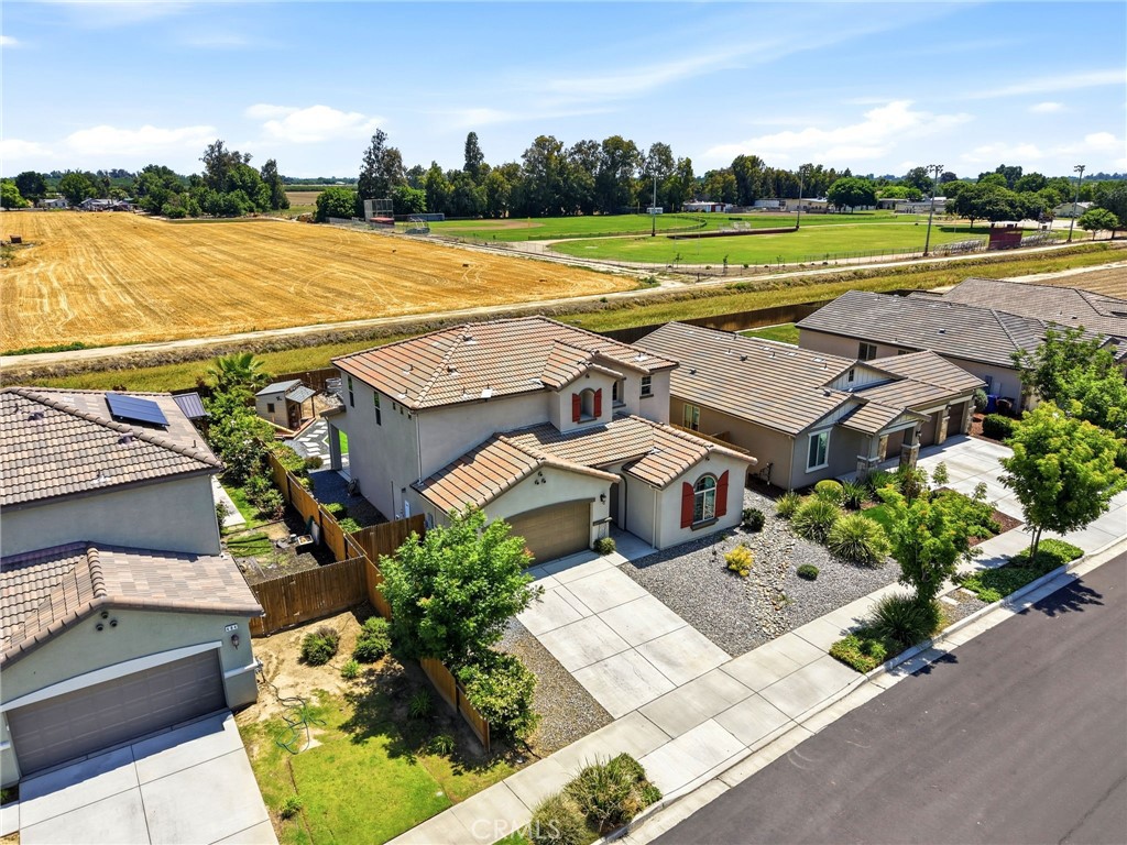 470 Daphne Lane Lemoore, CA 93245 - Photo 4 of 36
