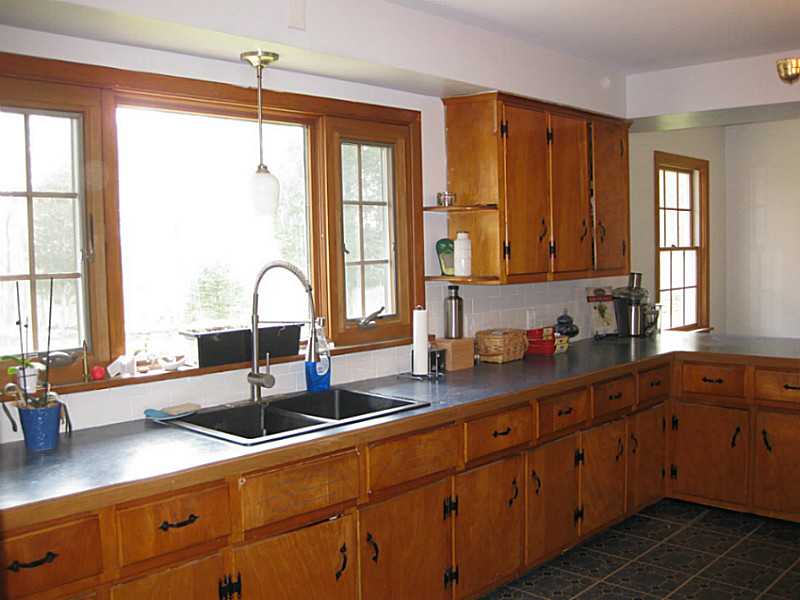 386 Stone Church Road Tiverton, RI 02878 - Photo 2 of 25 Kitchen.