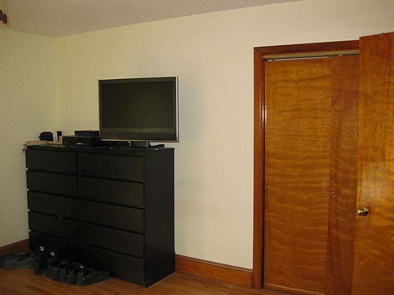 386 Stone Church Road Tiverton, RI 02878 - Photo 9 of 25 Living Room.