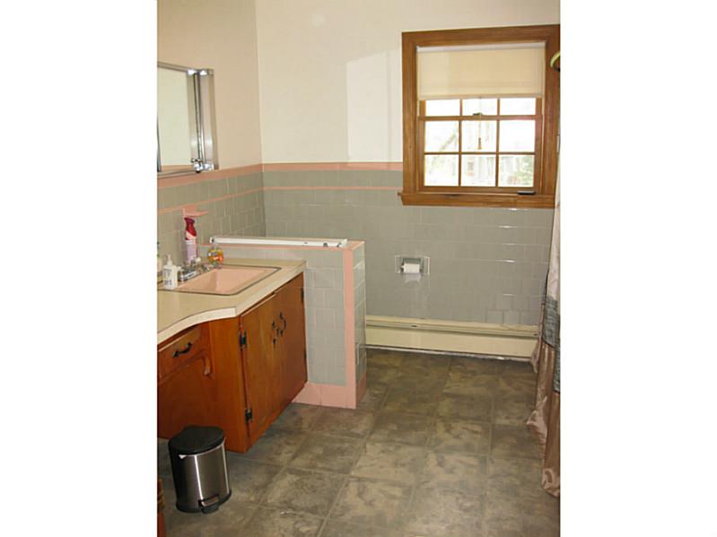 386 Stone Church Road Tiverton, RI 02878 - Photo 10 of 25 Bathroom.