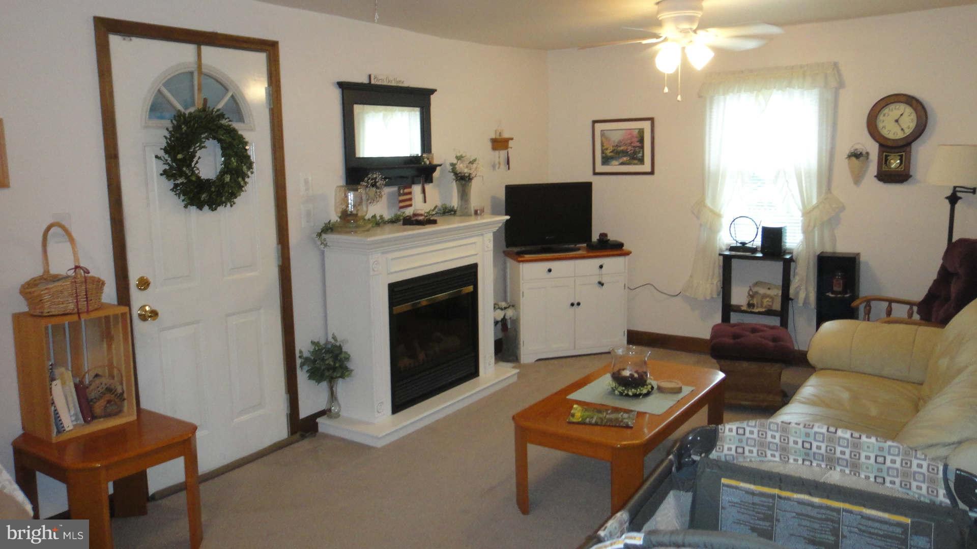 410 Hutton Road Elkton, MD 21921 - Photo 3 of 28 Living Room