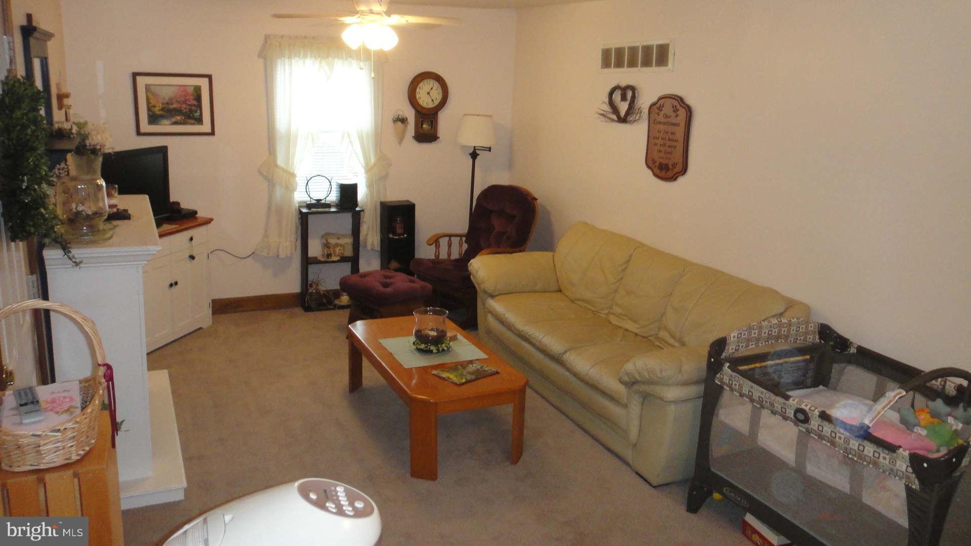 410 Hutton Road Elkton, MD 21921 - Photo 4 of 28 Living Room