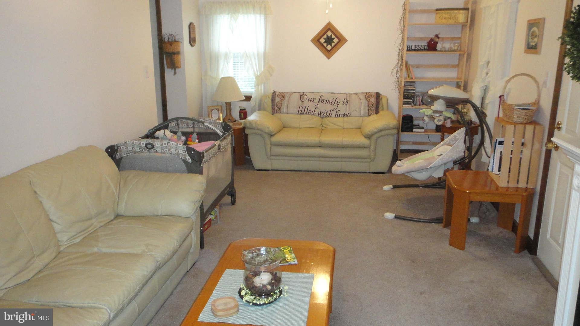 410 Hutton Road Elkton, MD 21921 - Photo 5 of 28 Living Room
