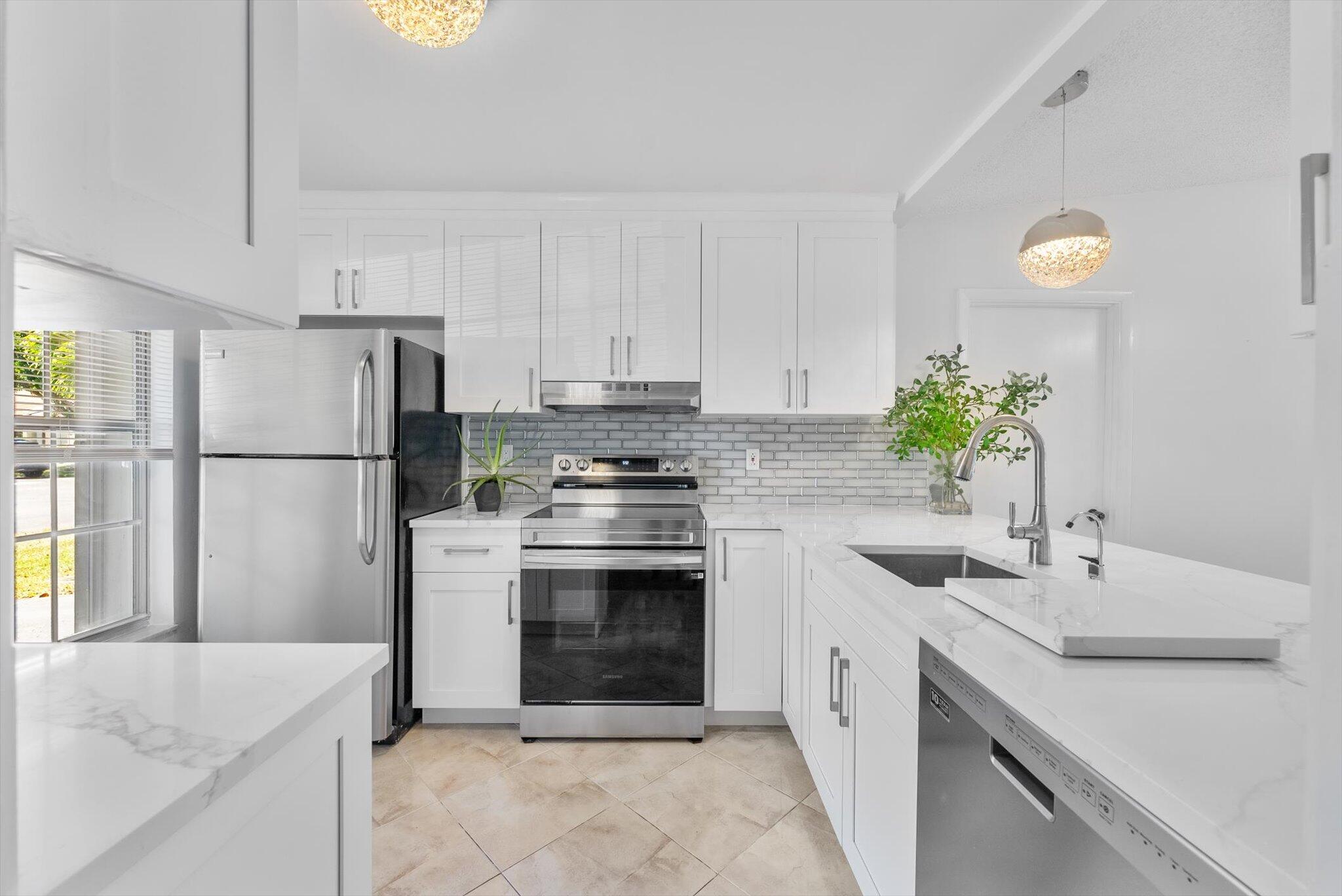 15860 Laurel Oak Circle Delray Beach, FL 33484 - Photo 4 of 22 04-1-4