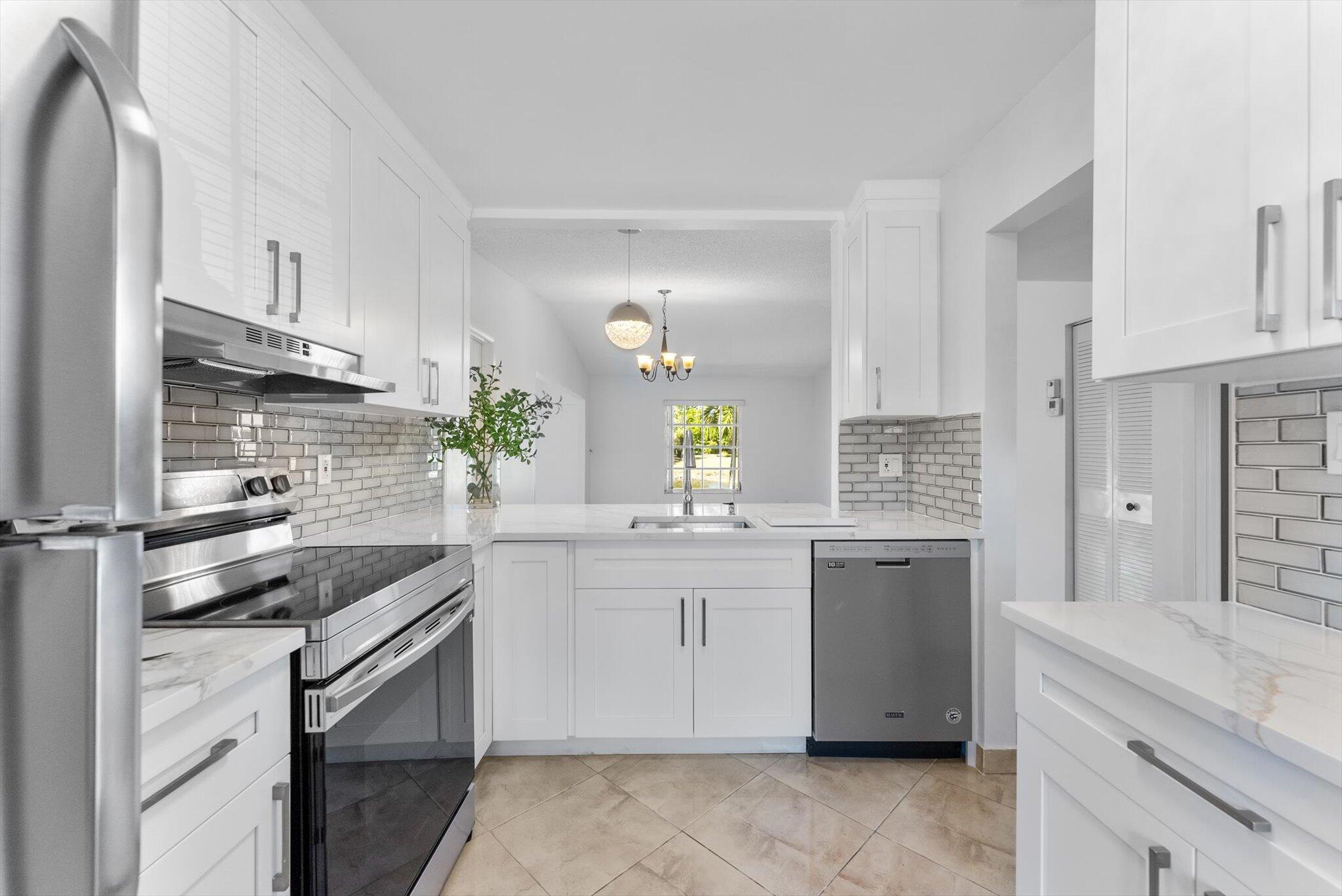 15860 Laurel Oak Circle Delray Beach, FL 33484 - Photo 6 of 22 06-1-6