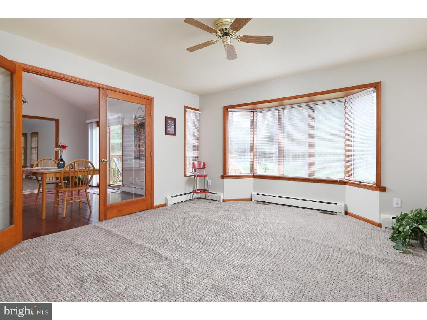 485 Salina Road Sewell, NJ 08080 - Photo 5 of 19 Living Room
