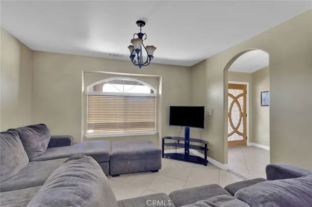 $619,900 | 13597 Kiowa Road, Apple Valley, CA 92308