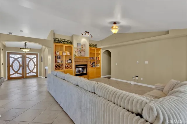 $619,900 | 13597 Kiowa Road, Apple Valley, CA 92308