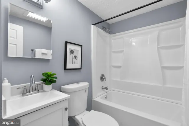 $190,000 | 430 Burbank Court, Halethorpe, MD 21227