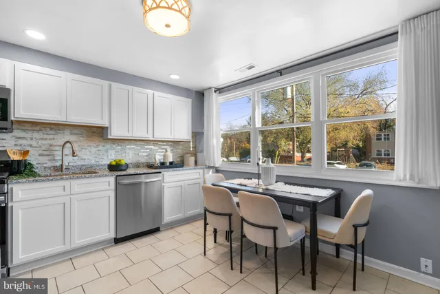 $190,000 | 430 Burbank Court, Halethorpe, MD 21227