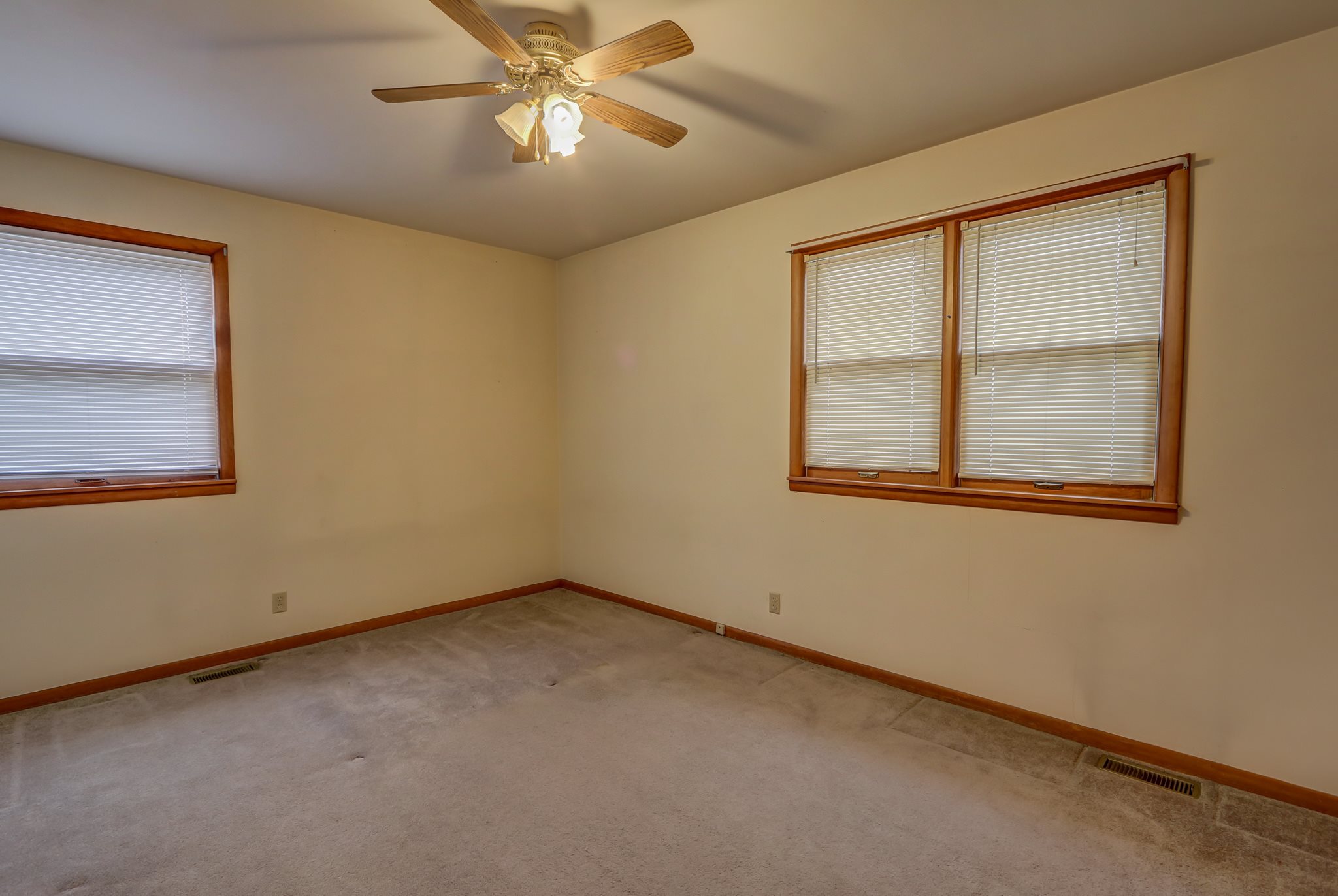 6017 North Highland Road Grandview, IN 47615 - Photo 13 of 36