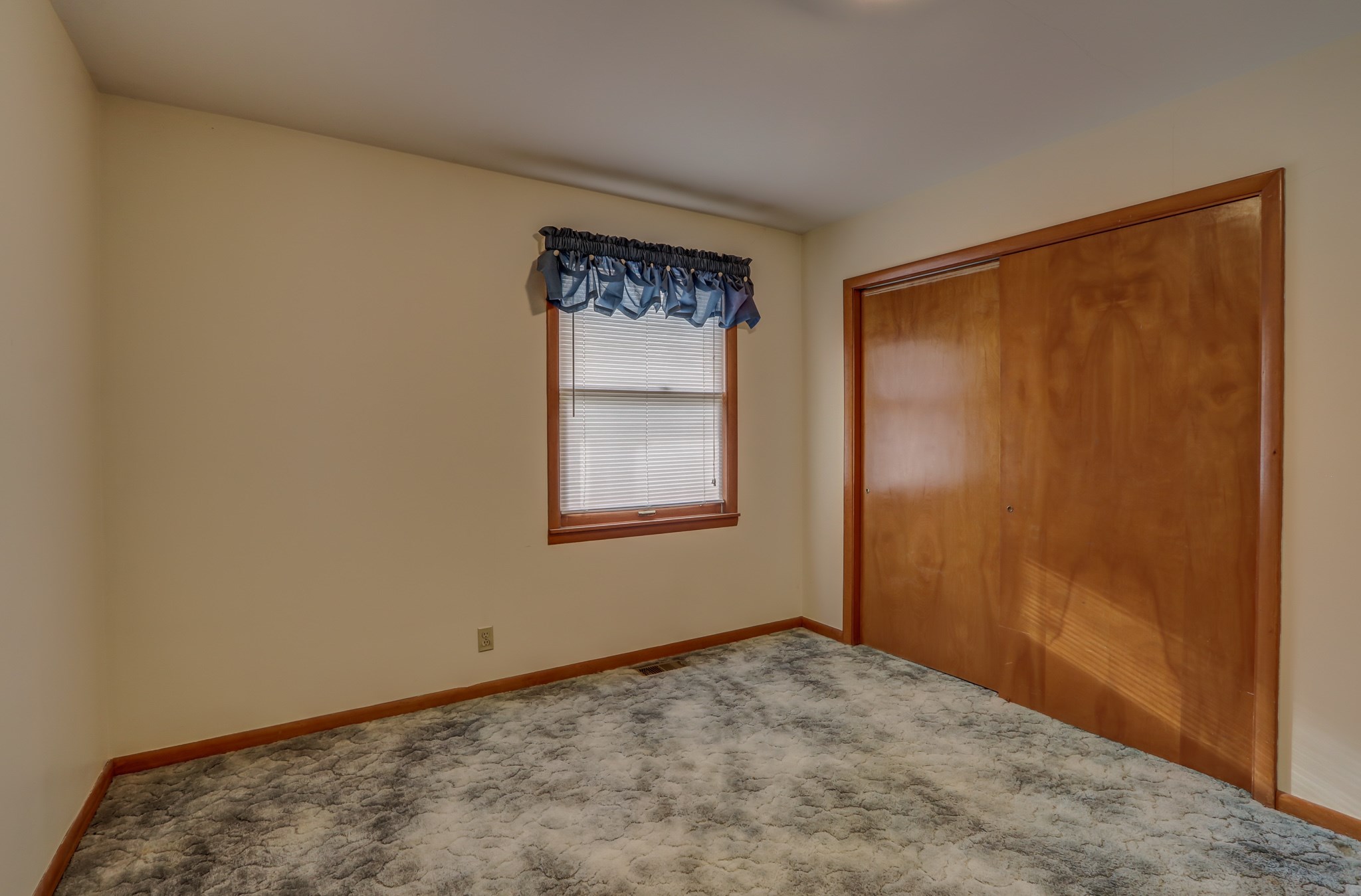 6017 North Highland Road Grandview, IN 47615 - Photo 15 of 36