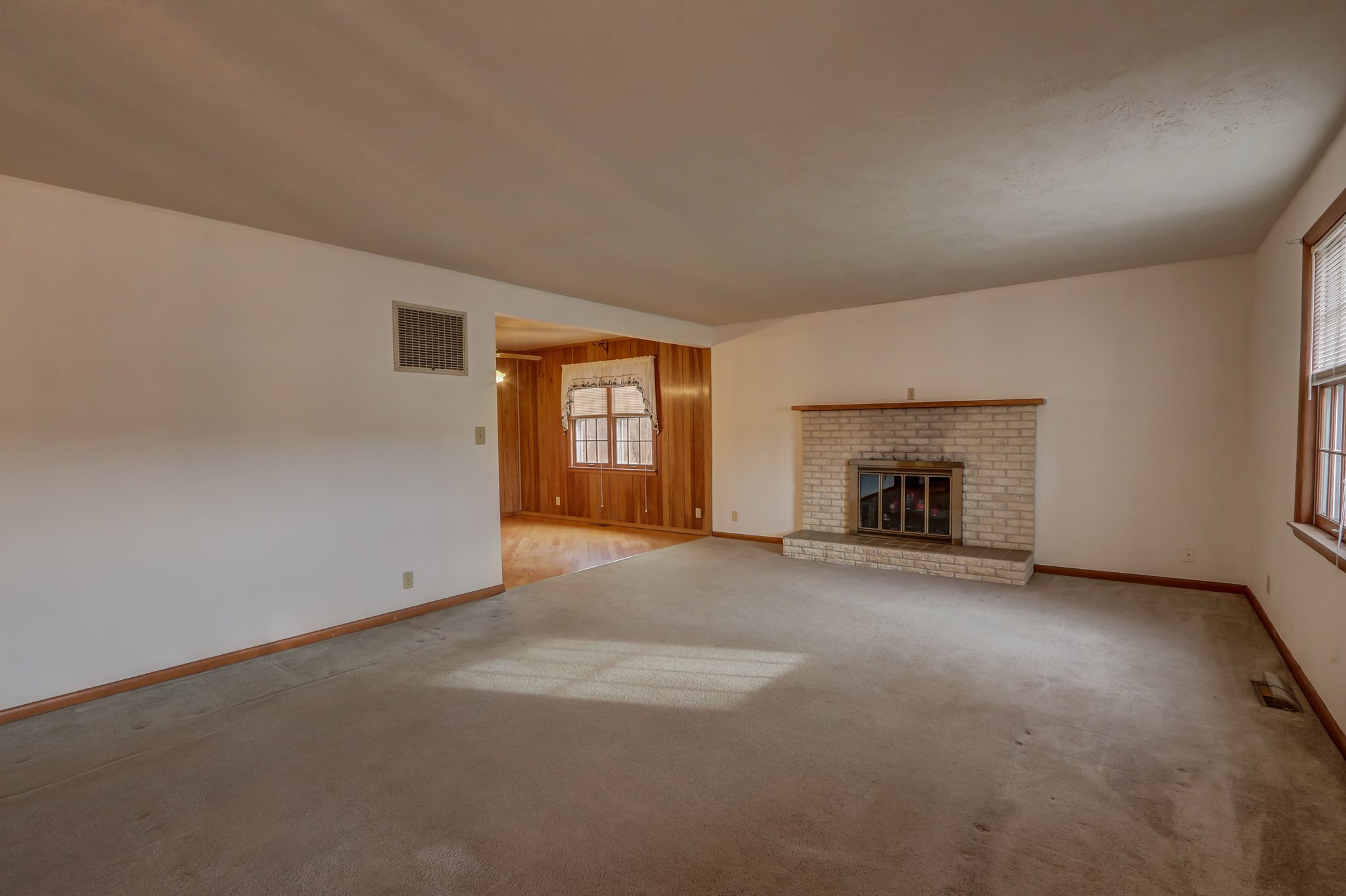 6017 North Highland Road Grandview, IN 47615 - Photo 3 of 36