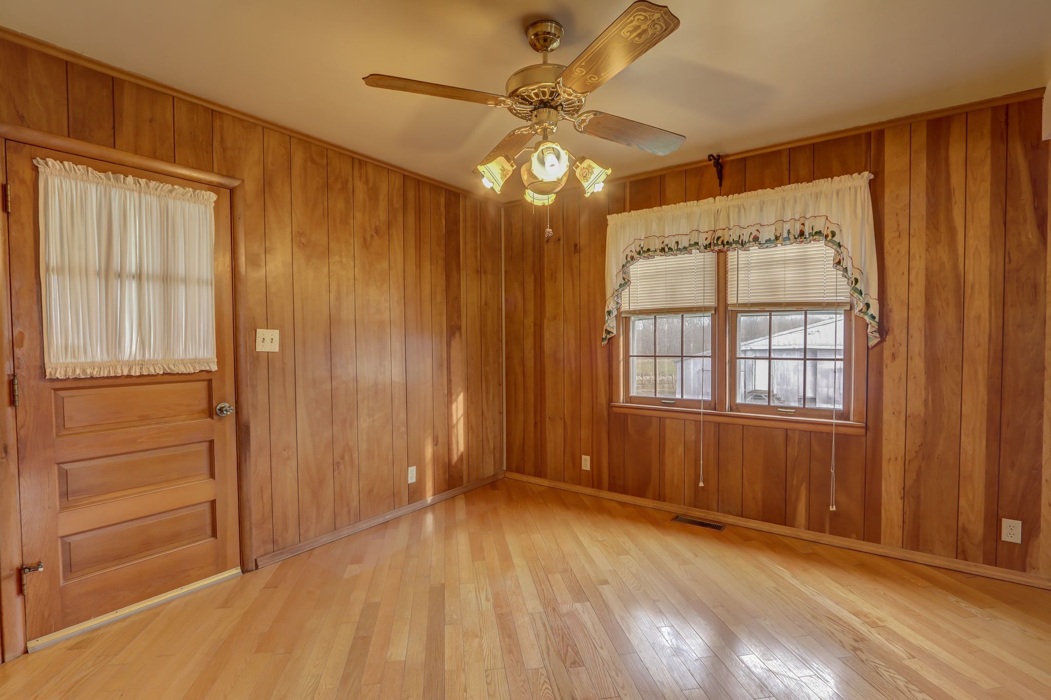 6017 North Highland Road Grandview, IN 47615 - Photo 6 of 36