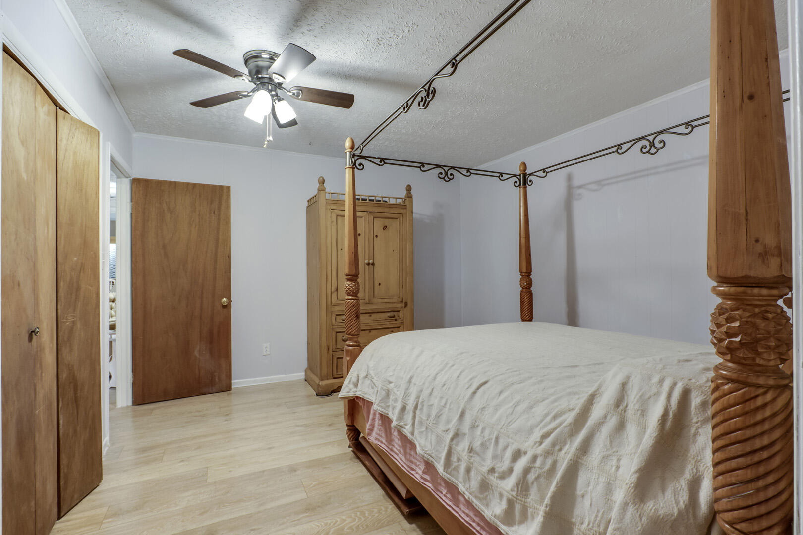 2449 River Road Kingston, TN 37763 - Photo 23 of 31 23_RiverRoad_2449_Bedroom2_02