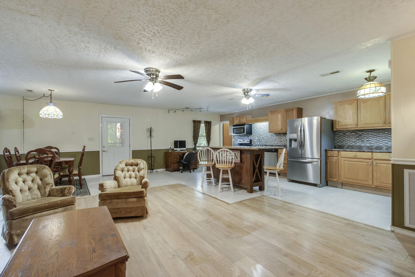 2449 River Road Kingston, TN 37763 - Photo 7 of 31 07_RiverRoad_2449_Living03