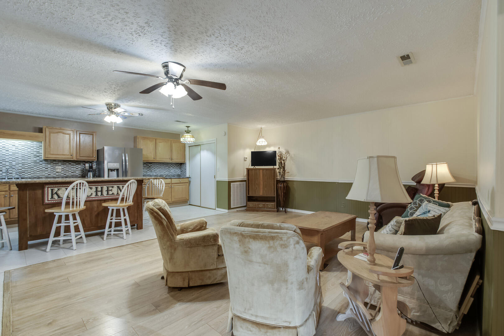 2449 River Road Kingston, TN 37763 - Photo 8 of 31 08_RiverRoad_2449_Living04