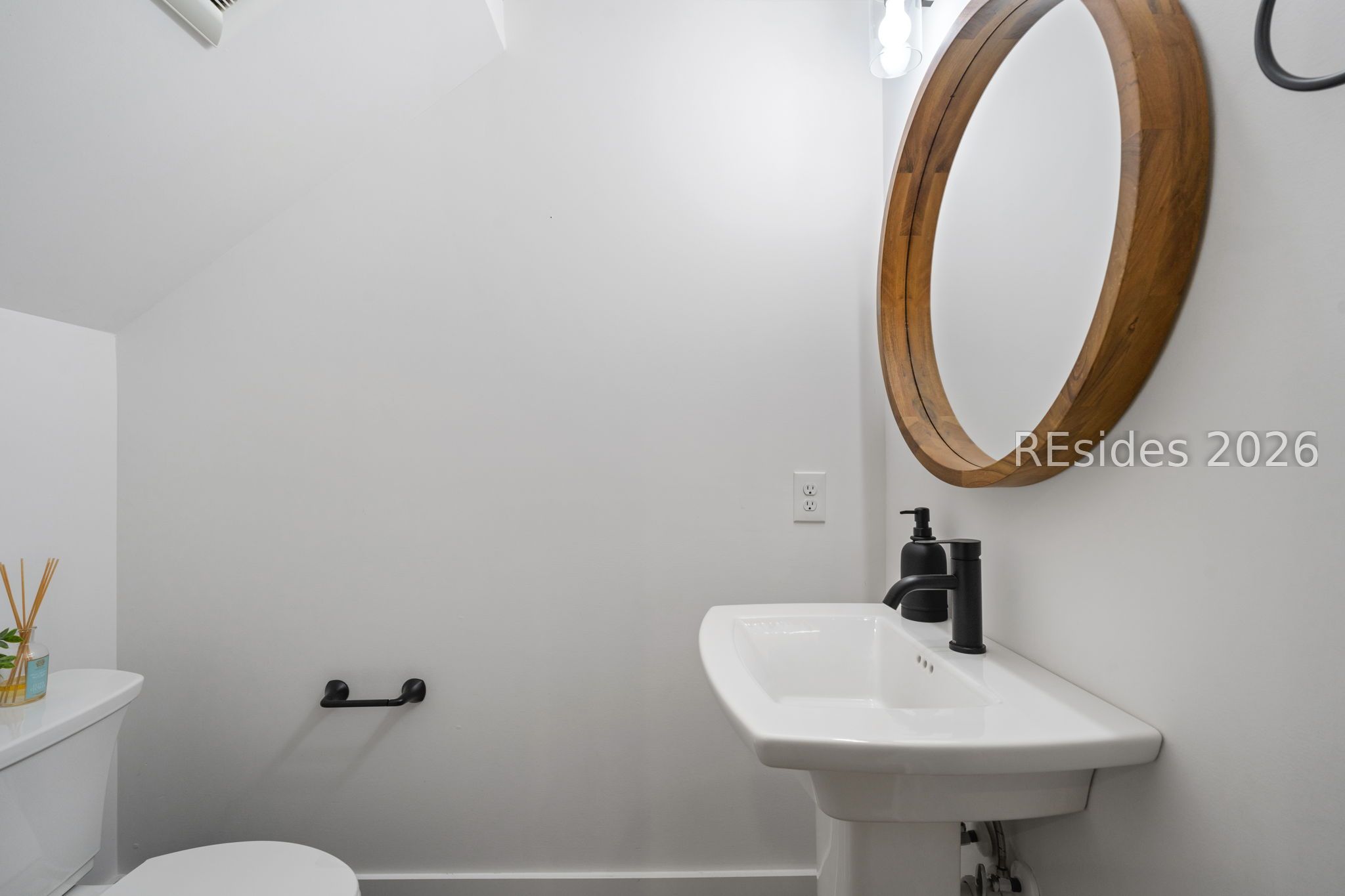 25 Pritchard Street Bluffton, SC 29910 - Photo 11 of 64 Powder room off family room