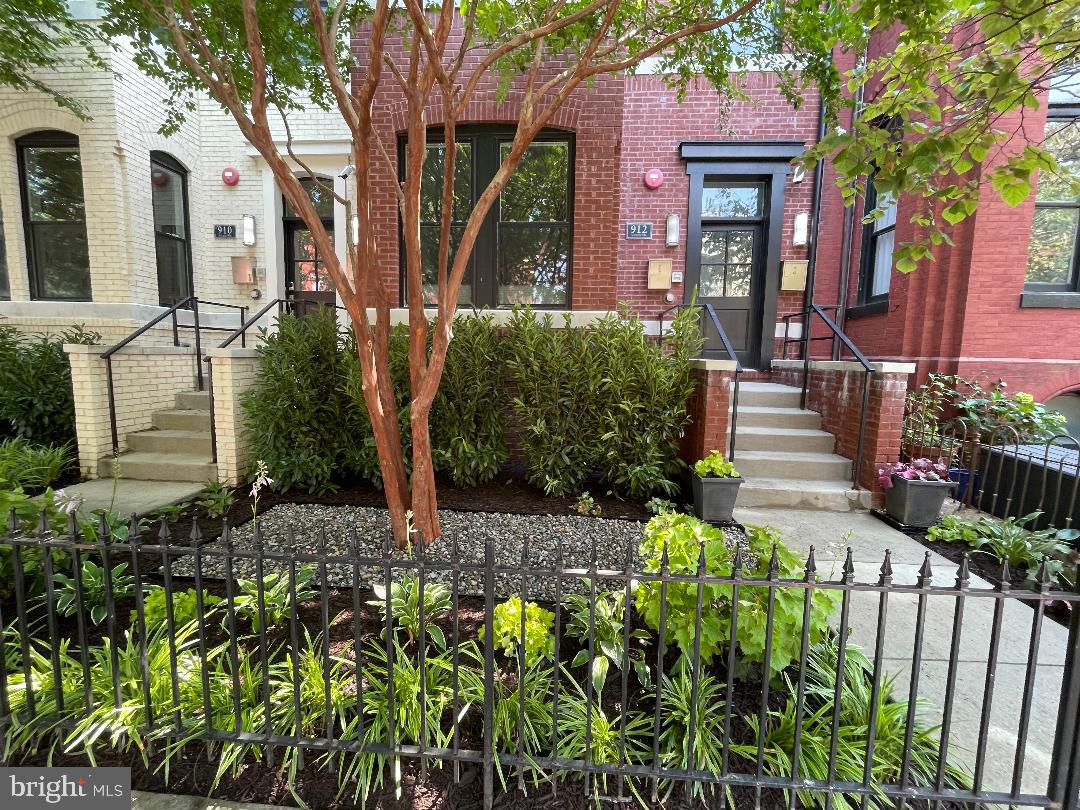 912 S Street Northwest, Unit 1 Washington, DC 20001 - Photo 22 of 29 a front view of a house with a yard
