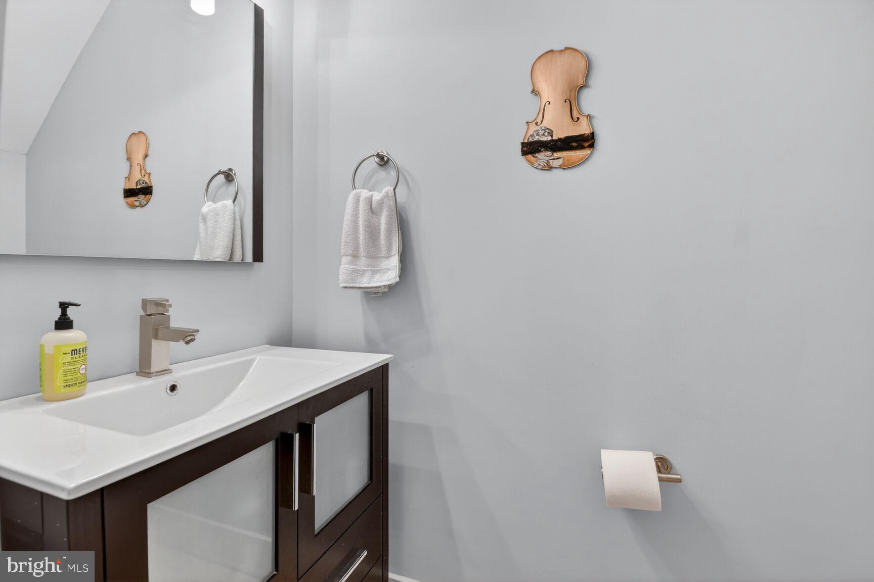 912 S Street Northwest, Unit 1 Washington, DC 20001 - Photo 6 of 18 View of main level powder room