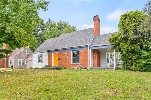 $275,000 | 7224 Paseo Boulevard, Kansas City, MO 64131
