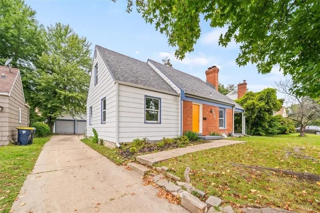 $275,000 | 7224 Paseo Boulevard, Kansas City, MO 64131